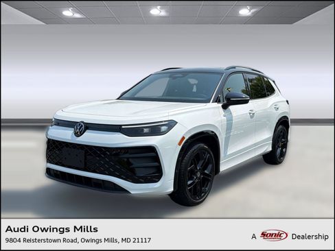 Used 2025 Volkswagen Tiguan SE R-Line FWD image 1