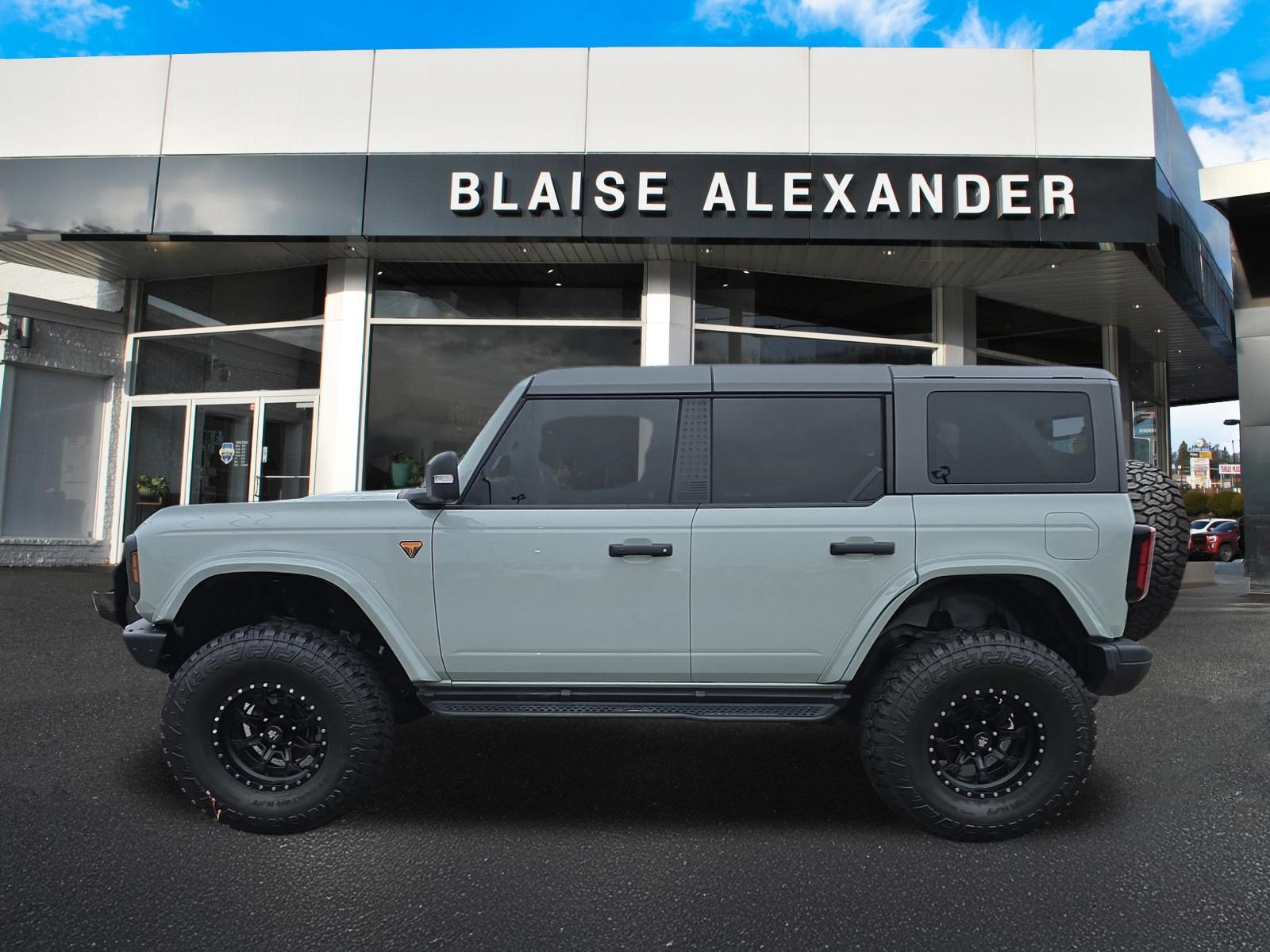 Used 2023 Ford Bronco Badlands w/ Sasquatch Package AWD/4WD image 7