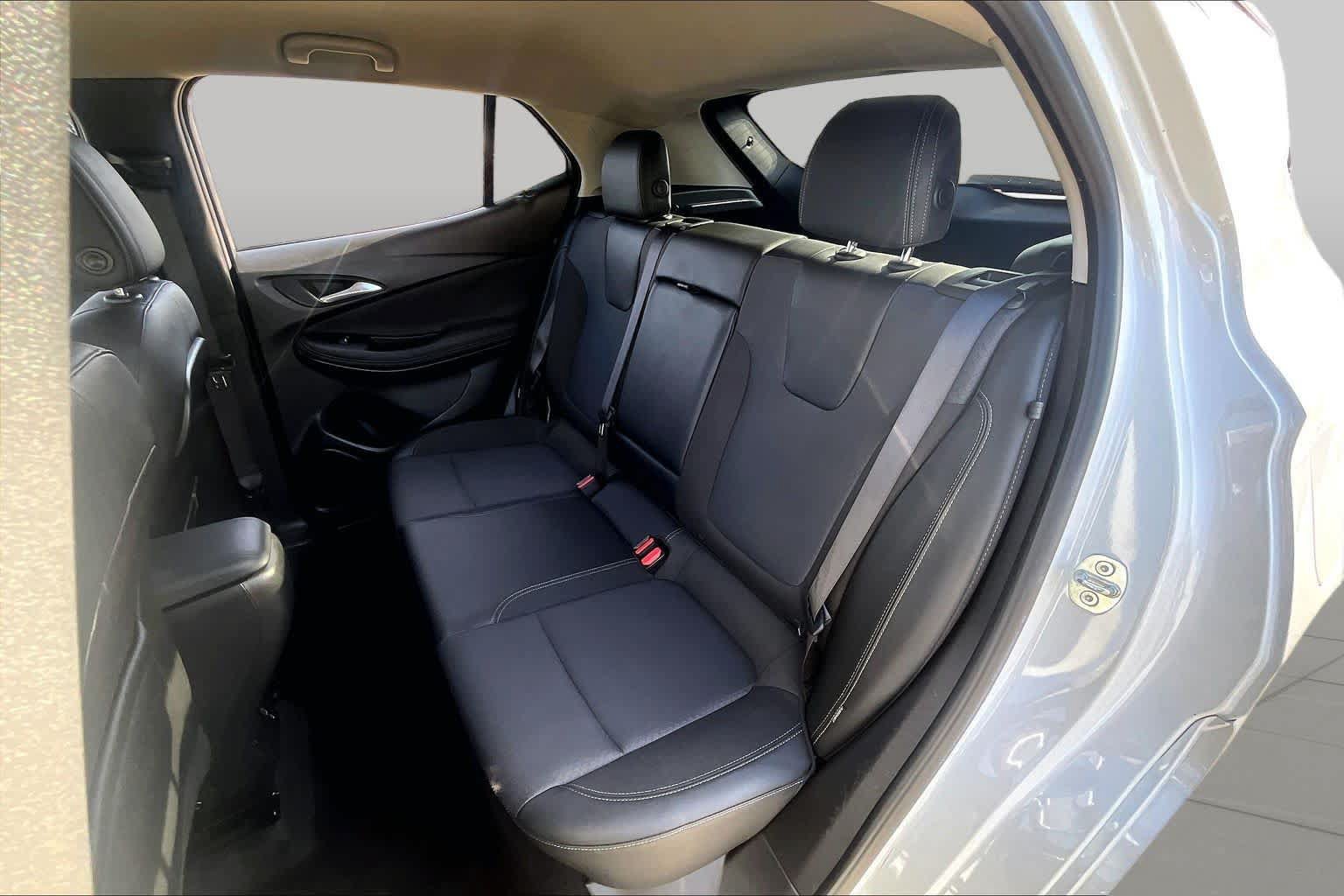 Used 2022 Buick Encore GX Select w/ Sport Touring Package FWD image 21