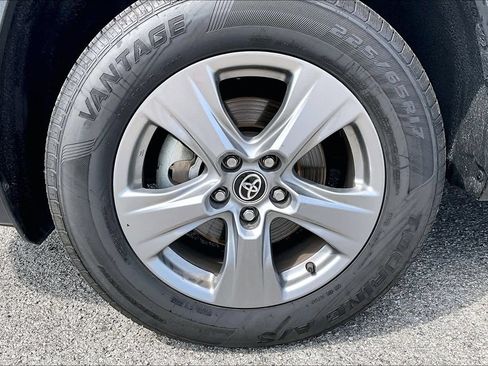Used 2024 Toyota RAV4 XLE FWD image 9
