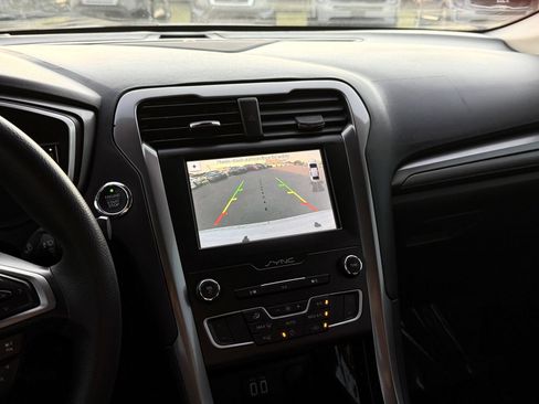 Used 2019 Ford Fusion SE FWD image 30