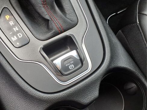 Used 2022 Jeep Cherokee Trailhawk AWD/4WD image 16