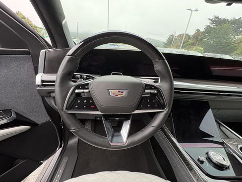Certified 2025 Cadillac Escalade ESV V AWD/4WD image 6