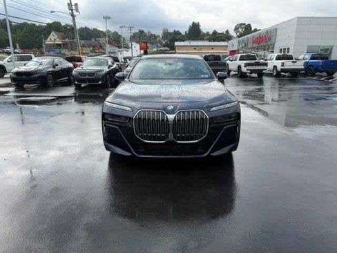Used 2023 BMW 760i xDrive w/ Executive Package AWD/4WD image 2