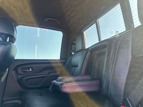 Used 2019 Nissan Titan SV w/ SV Convenience Package image 20