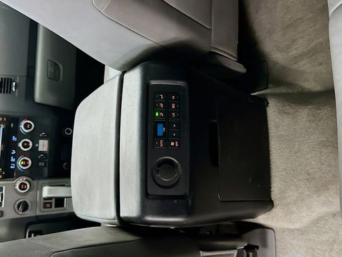 Used 2011 Toyota Sequoia Limited AWD/4WD image 28