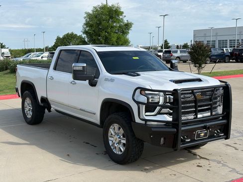 Used 2025 Chevrolet Silverado 2500 High Country w/ Technology Package AWD/4WD image 11