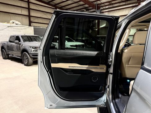 Used 2024 Ford Expedition Max Limited image 15