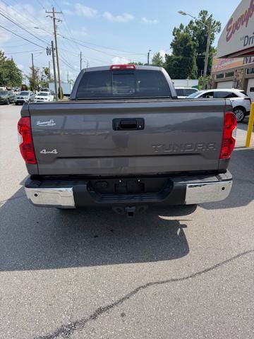 Used 2014 Toyota Tundra SR5 w/ SR5 Upgrade Package AWD/4WD image 5
