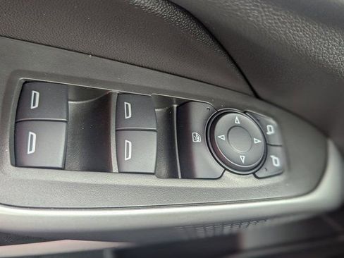 Used 2025 Chevrolet Trax LT w/ LT Convenience Package image 21