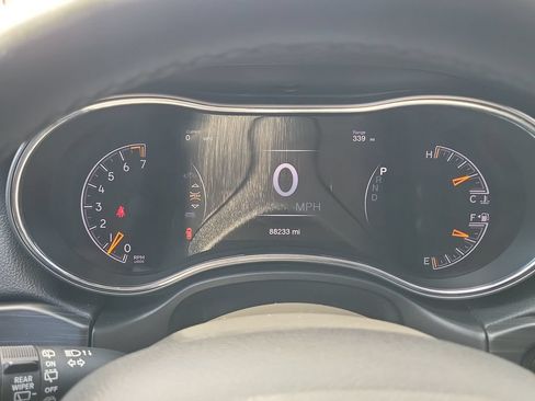 Used 2019 Jeep Grand Cherokee Altitude RWD image 12