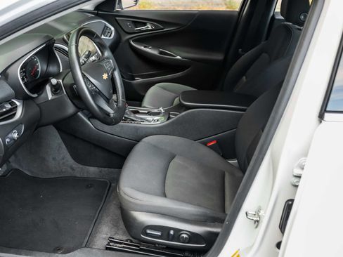 Used 2025 Chevrolet Malibu RS image 24