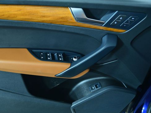 Used 2023 Audi Q5 2.0T Premium w/ Convenience Package image 28