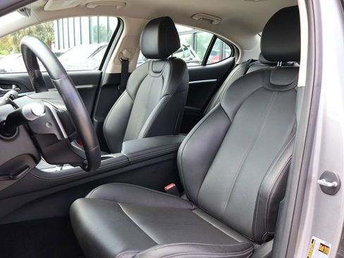 Used 2025 Genesis G70 2.5T RWD image 27