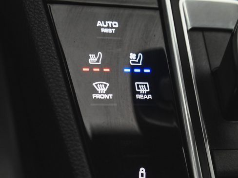 Used 2022 Porsche Cayenne Platinum Edition image 28