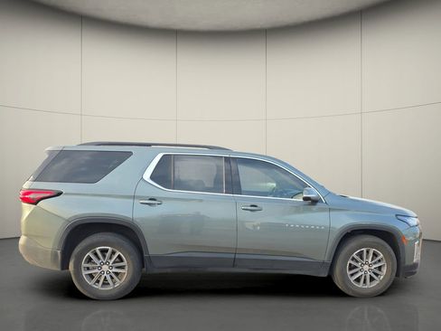 Used 2023 Chevrolet Traverse LT image 10