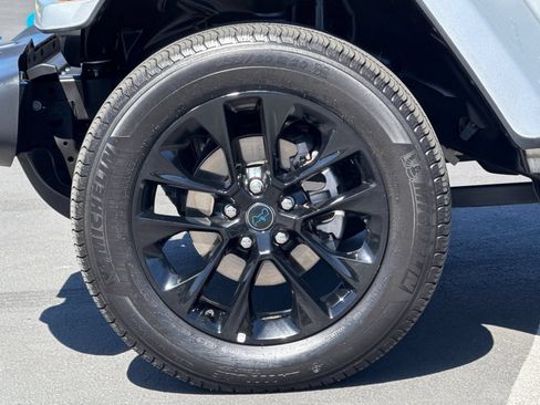 Used 2024 Jeep Wrangler Unlimited Sahara AWD/4WD image 15