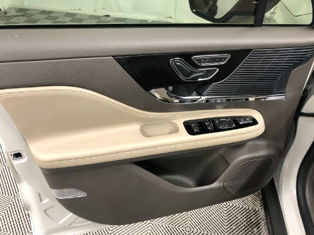 Used 2020 Lincoln Corsair AWD image 13