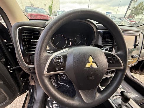 Used 2020 Mitsubishi Outlander ES image 21