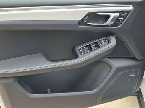 Certified 2026 Porsche Macan AWD/4WD image 13