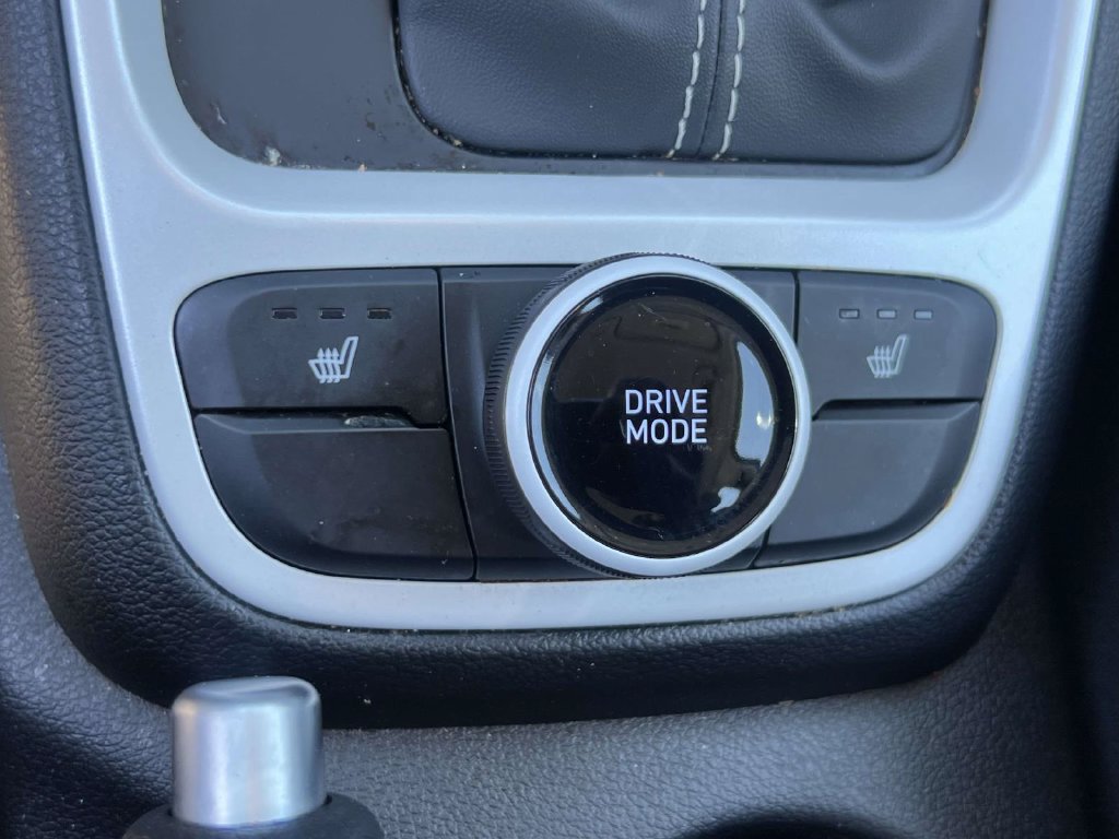 Used 2024 Hyundai Venue Limited FWD image 30