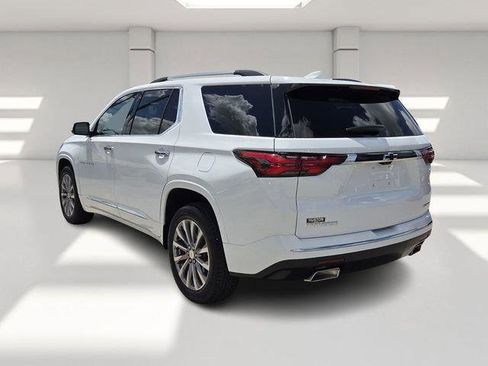 Used 2023 Chevrolet Traverse Premier FWD image 3