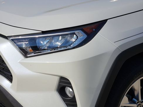 Used 2021 Toyota RAV4 XLE Premium FWD image 12