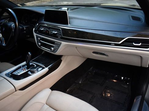 Used 2016 BMW 750i xDrive image 28