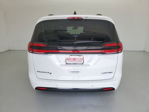 Used 2025 Chrysler Pacifica Limited FWD image 6