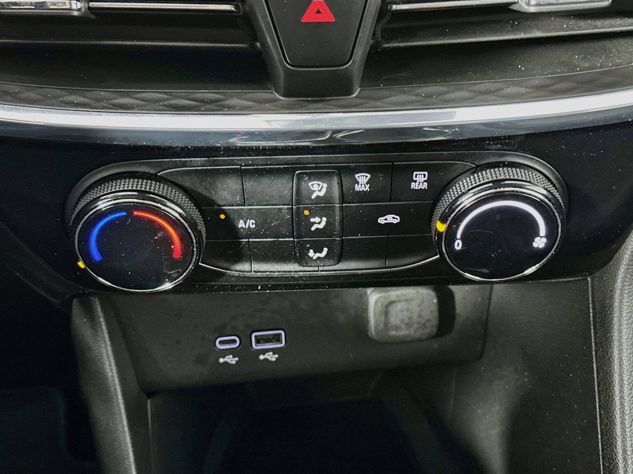 Used 2025 Buick Encore GX Sport Touring FWD image 24