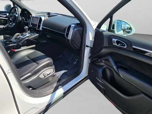 Used 2018 Porsche Cayenne S AWD/4WD image 28