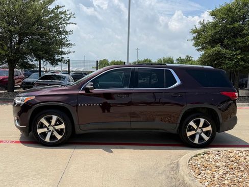 Used 2018 Chevrolet Traverse LT FWD image 2
