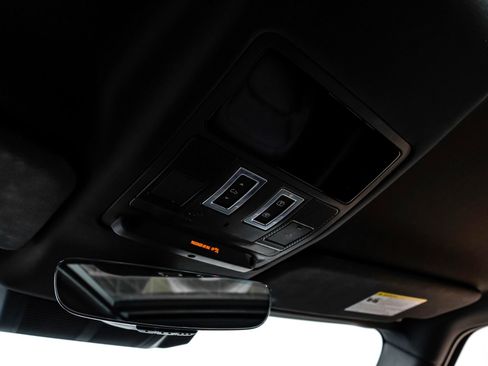 Used 2023 Land Rover Defender 110 SE image 33