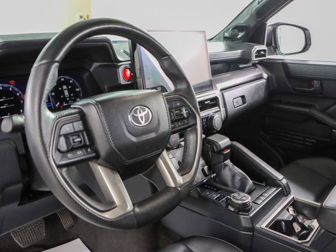 Used 2025 Toyota 4Runner TRD Off-Road Premium AWD/4WD image 24