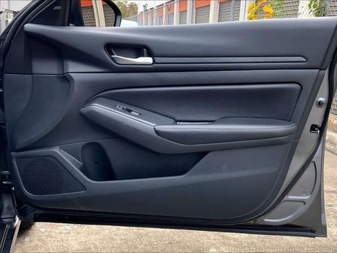 Used 2024 Nissan Altima 2.5 SV image 23