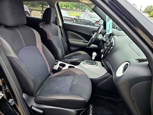 Used 2017 Nissan Juke SV image 19