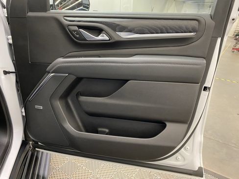 Used 2021 GMC Yukon Denali w/ Denali Premium Package image 15