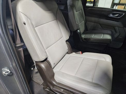 Used 2021 Chevrolet Suburban LT RWD image 28