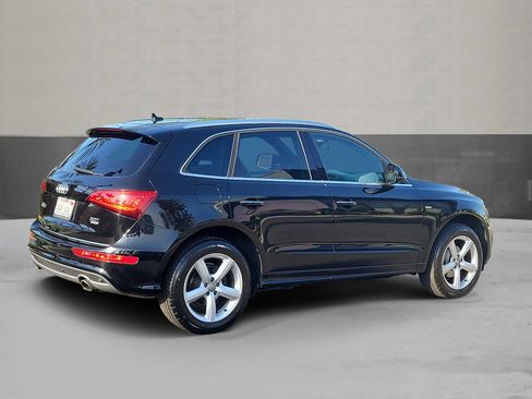 Used 2017 Audi Q5 2.0T Premium Plus w/ Technology Package AWD/4WD image 2