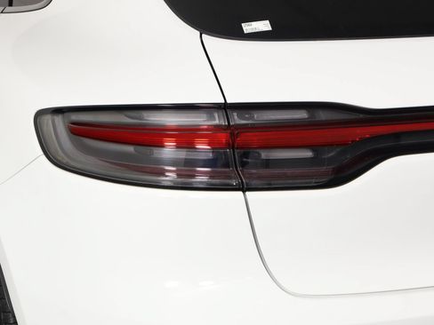 Certified 2023 Porsche Macan S AWD/4WD image 21