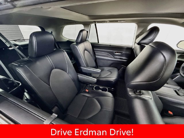 Used 2024 Toyota Grand Highlander AWD image 27