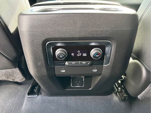 Used 2024 Chevrolet Tahoe Z71 image 39