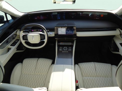 Used 2025 Lincoln Nautilus Black Label image 10