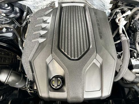 Certified 2025 Porsche Macan image 30