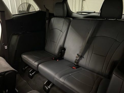 Used 2021 Buick Enclave Essence w/ Sport Touring Edition image 19