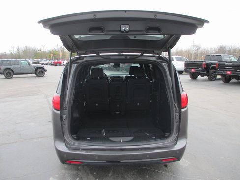 Used 2019 Chrysler Pacifica Touring-L Plus w/ Advanced Safetytec Group image 6