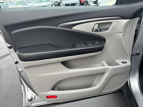 Used 2017 Honda Pilot LX image 5