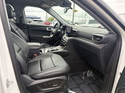 Used 2023 Ford Explorer XLT w/ Equipment Group 202A AWD/4WD image 15