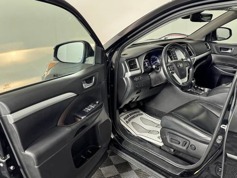 Used 2018 Toyota Highlander XLE AWD/4WD image 12