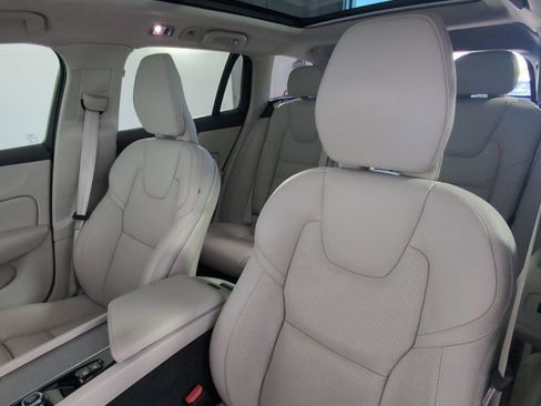 Used 2022 Volvo V60 T5 Cross Country w/ Advanced Package image 23